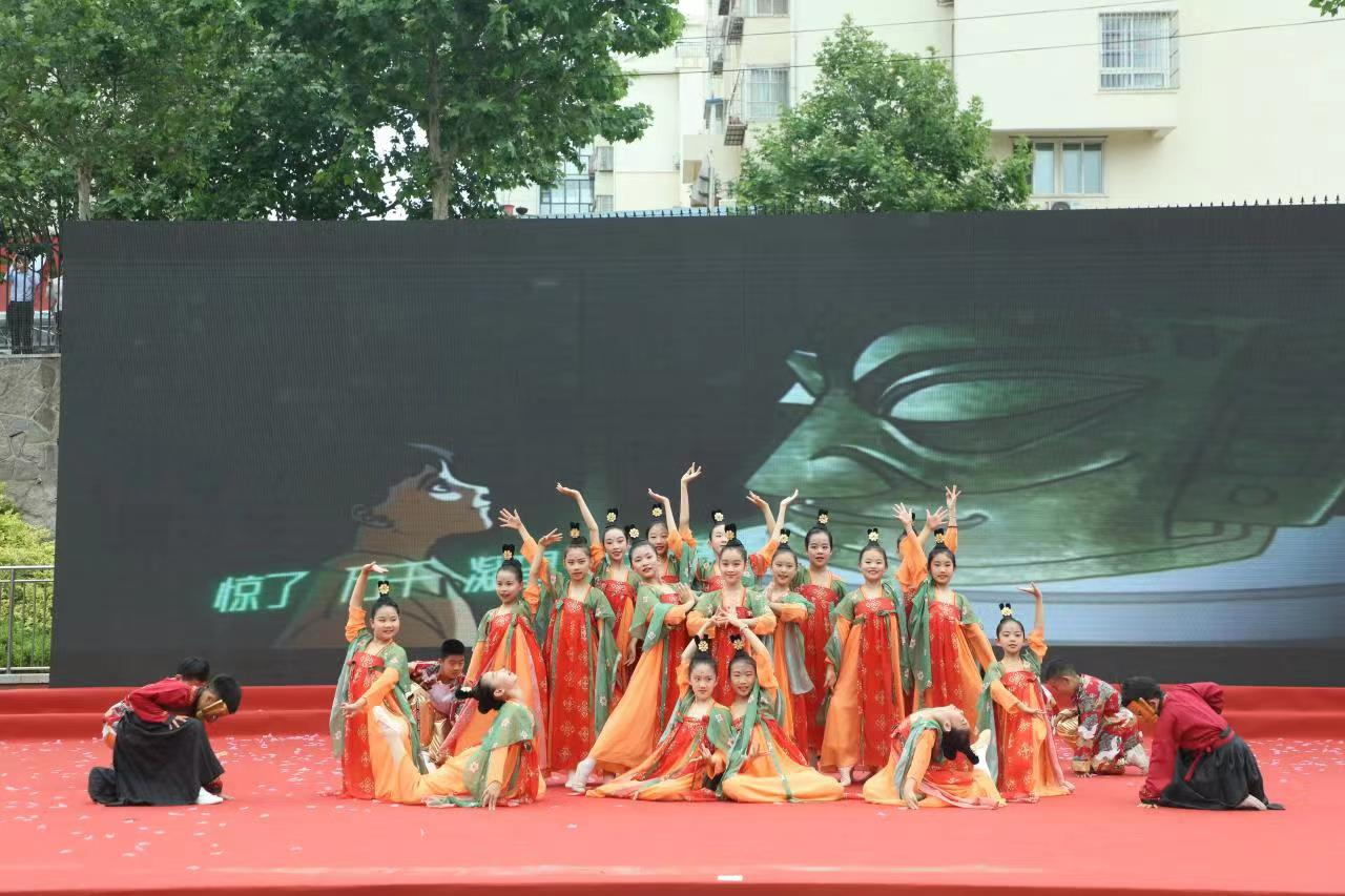 艺“炫”中国梦,同“享”地球村|青岛桦川路小学2023年庆“六一”“十个一”项目艺术节成果汇演暨“国际理解教育周系列活动”