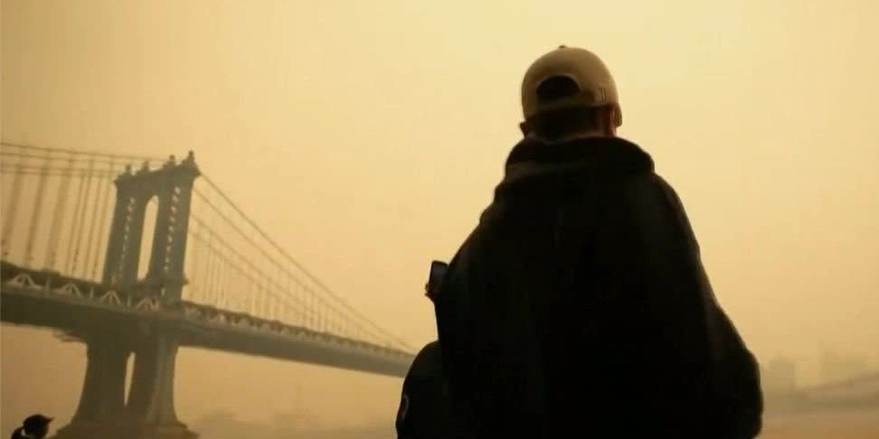 纽约被黄色烟雾覆盖，宛如末日降临