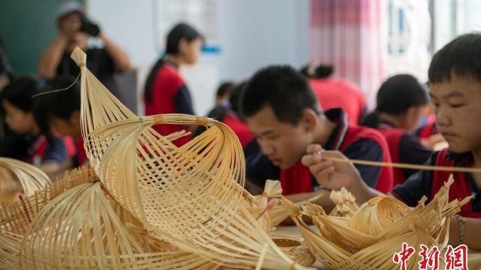 贵州从江：竹编技艺进校园_凤凰网