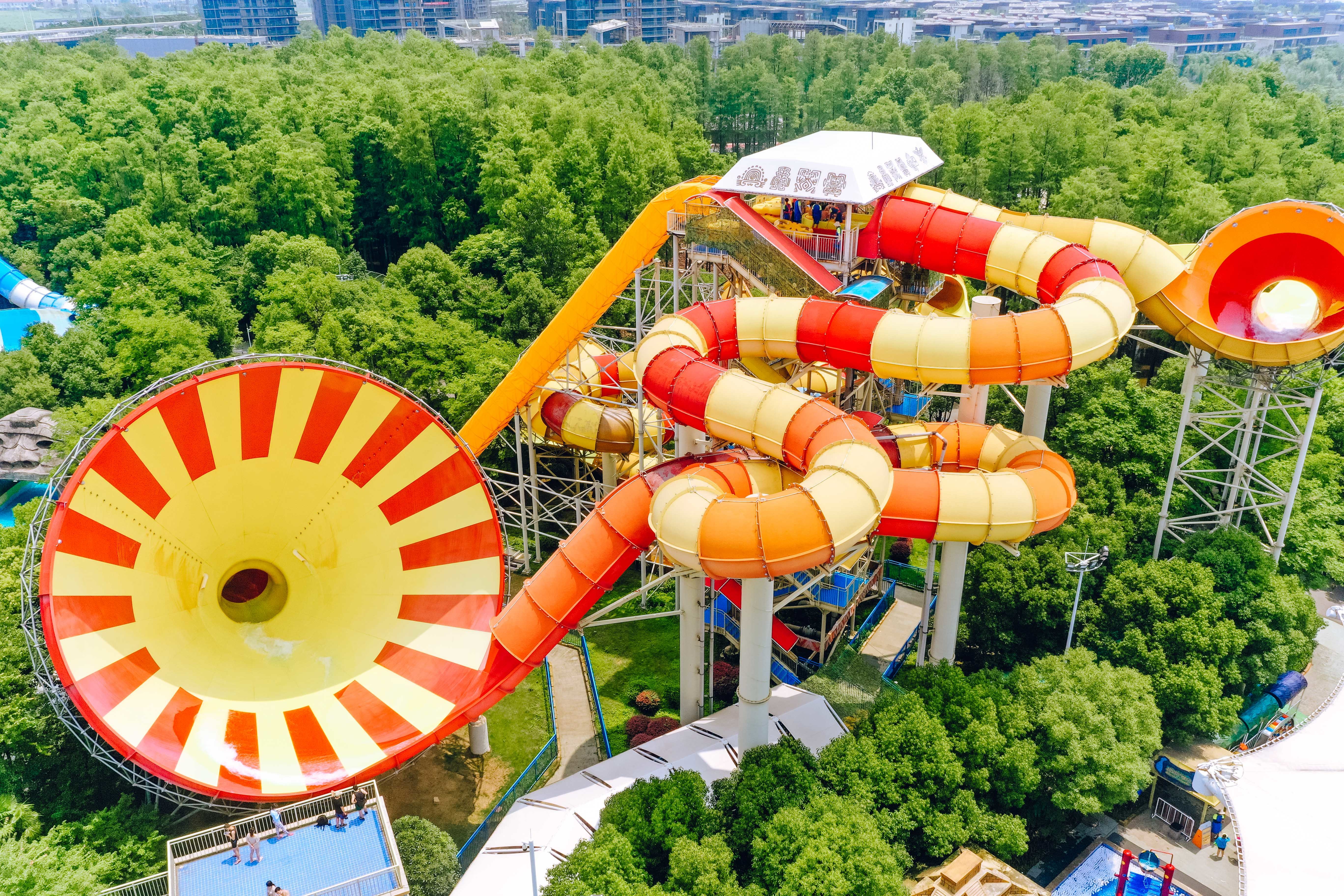 武汉玛雅海滩6月18日开始“营椰”极速冲浪爽一夏