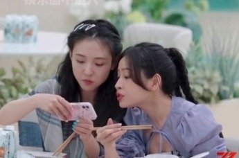 吴倩称女儿和自己长得一模一样 与芝芙交谈说英文超流利