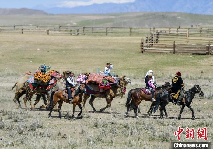 阿勒泰地区至今仍保留着目前在中国乃至世界最长和最完整的游牧迁徙路线。