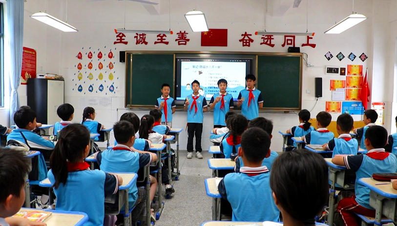 东湖小学校快板宣讲队宣讲防溺水“六不准”