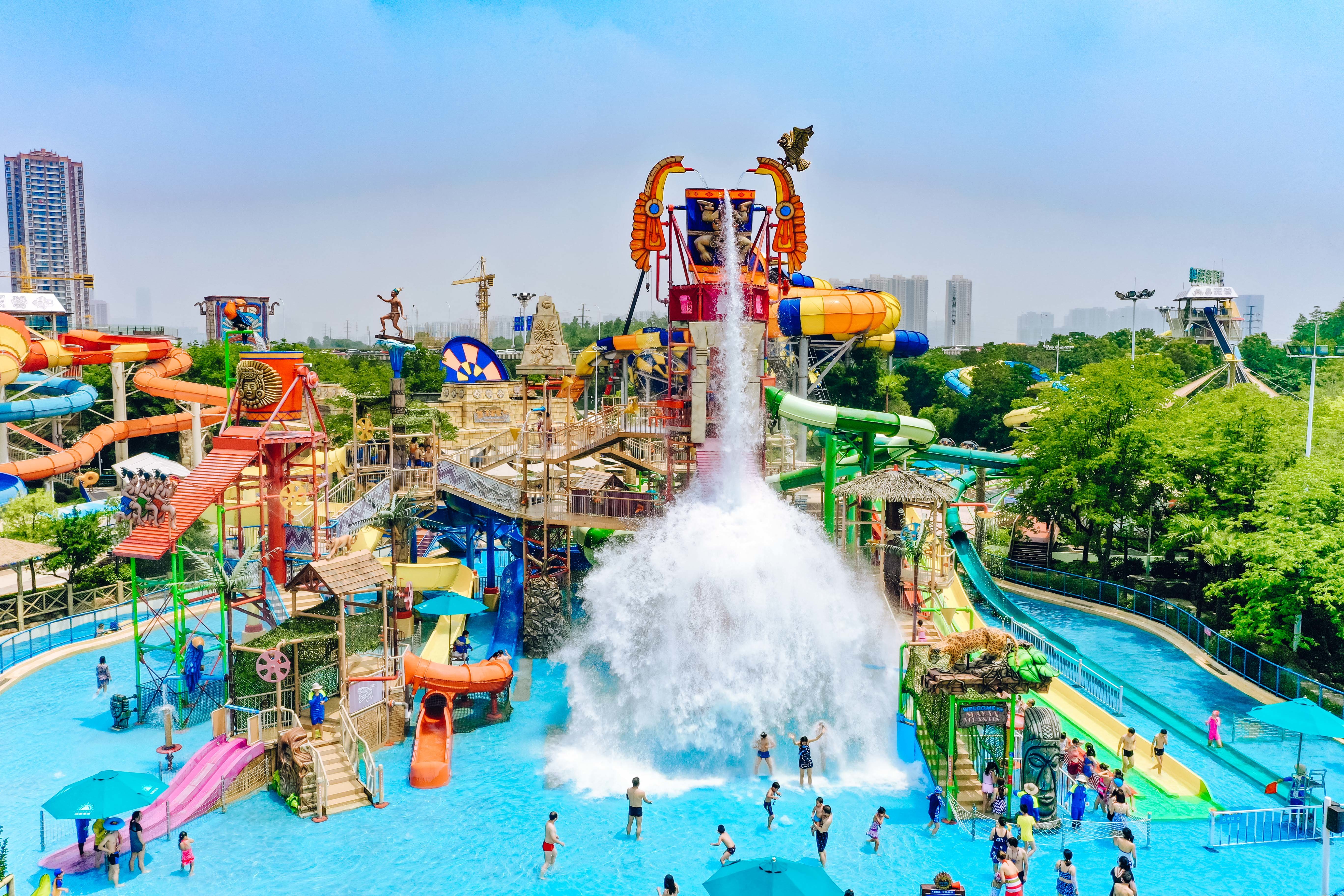 武汉玛雅海滩6月18日开始“营椰”极速冲浪爽一夏