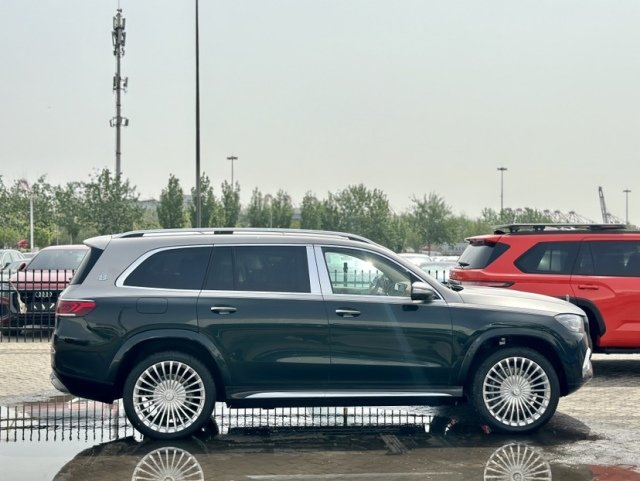 23款迈巴赫gls600双拼色西安提240起
