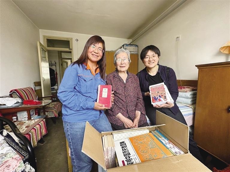 高奶奶捐赠的爱心书籍