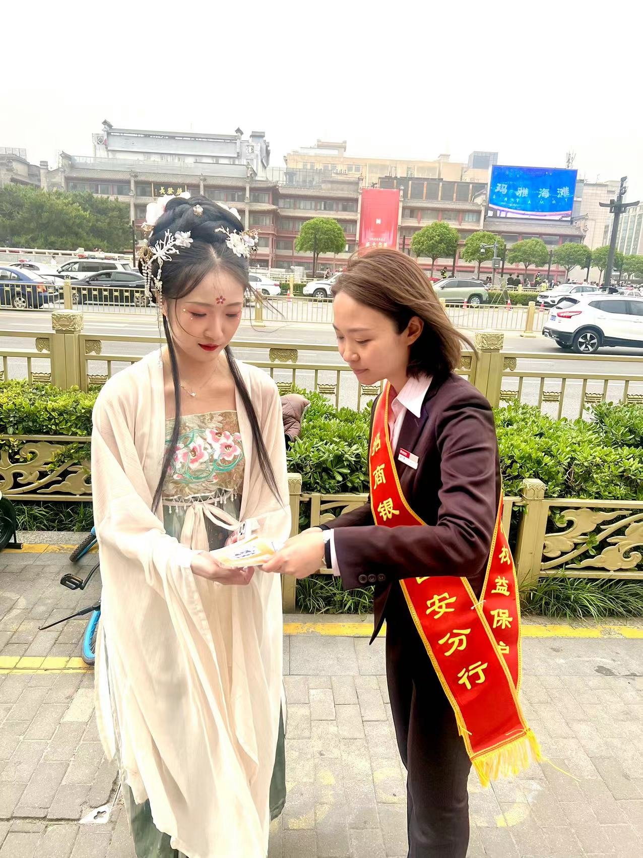 招商银行南大街支行、北大街支行、大庆路支行积极开展金融知识普及宣传活动