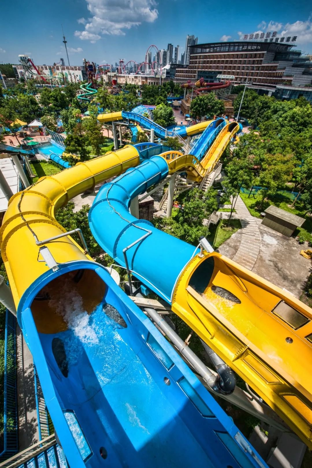 武汉玛雅海滩6月18日开始“营椰”极速冲浪爽一夏