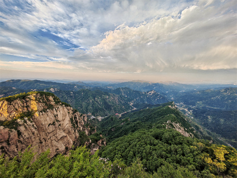 6月7日拍摄的石家庄市灵寿县五岳寨景区风景（手机照片）。新华社发（陈其保摄）