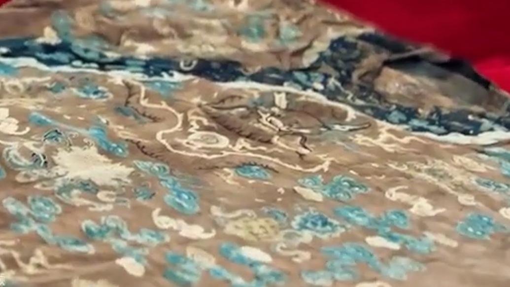 盗墓团伙在广西落网：穿清代龙袍炫耀，六年盗掘四十多座古墓