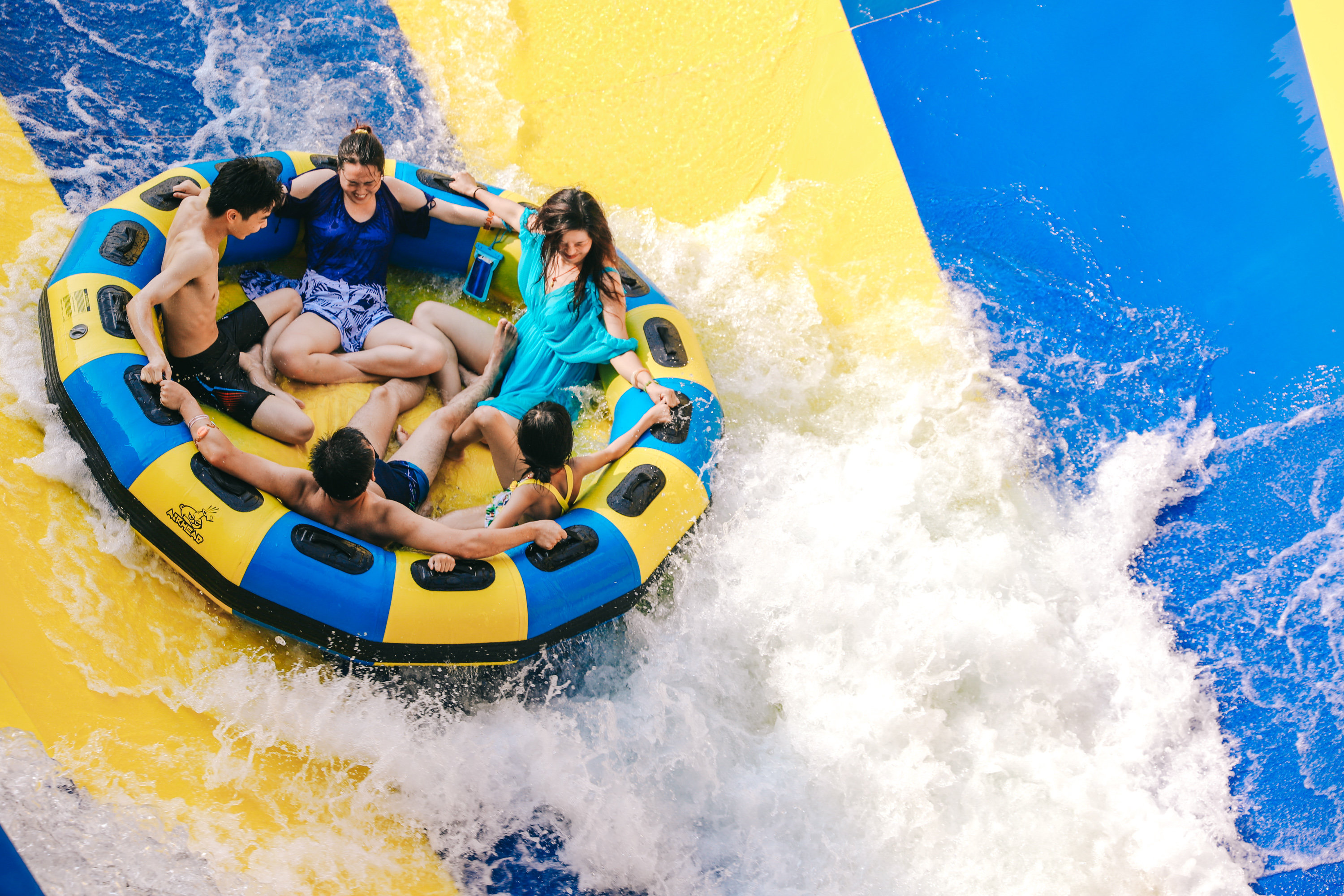 武汉玛雅海滩6月18日开始“营椰”极速冲浪爽一夏