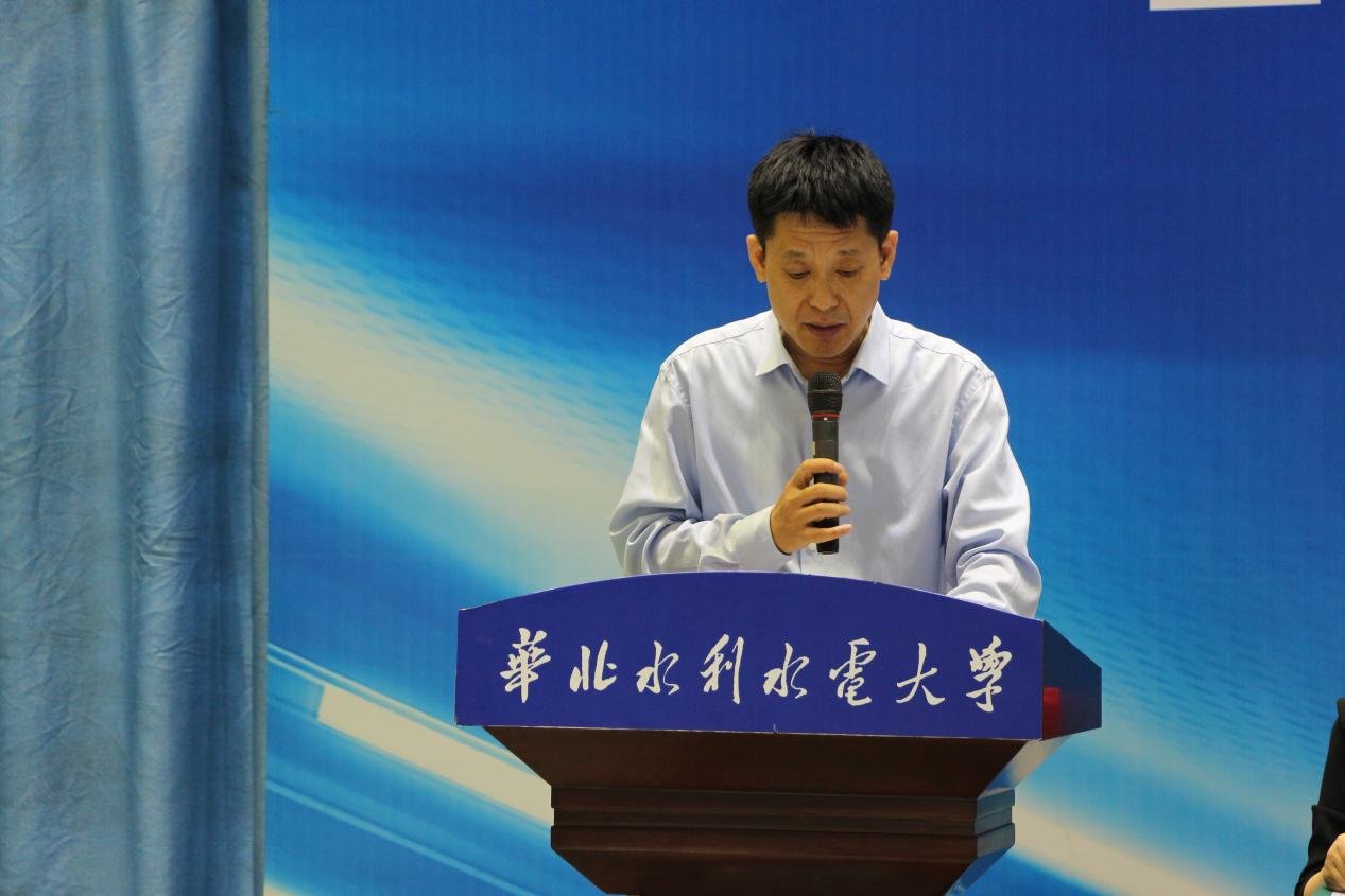 郑州中原科技城管委会人才工作局局长邬蒙致辞