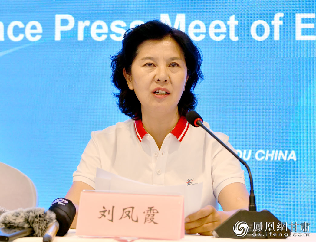 兰州市体育局副局长刘凤霞介绍赛事组织情况和优秀运动员基本情况 肖刚 摄