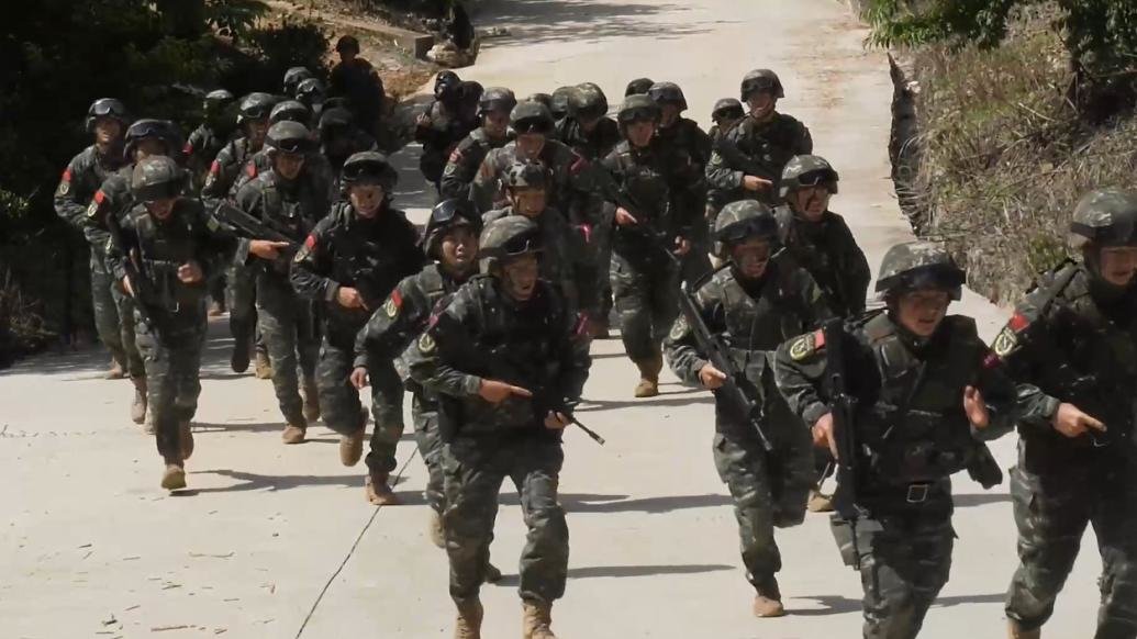 武警贵州总队山地综合反恐战斗演练