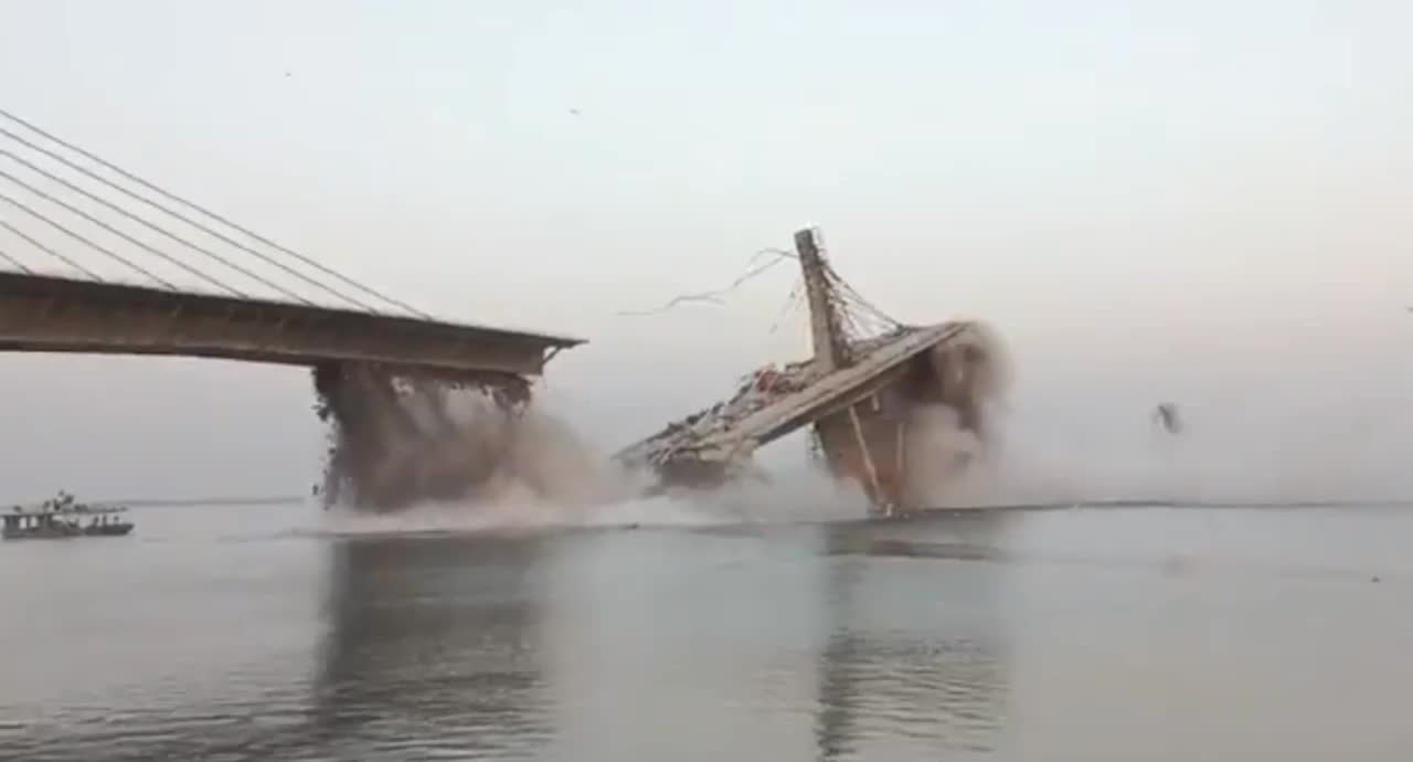 直击｜耗资超百亿卢比！印度在建跨恒河大桥又塌了