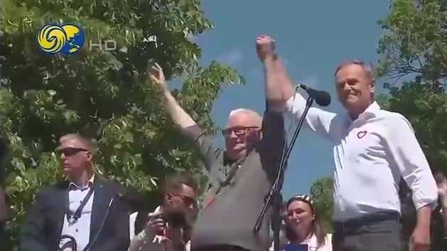 波兰首都50万人参与反政府游行