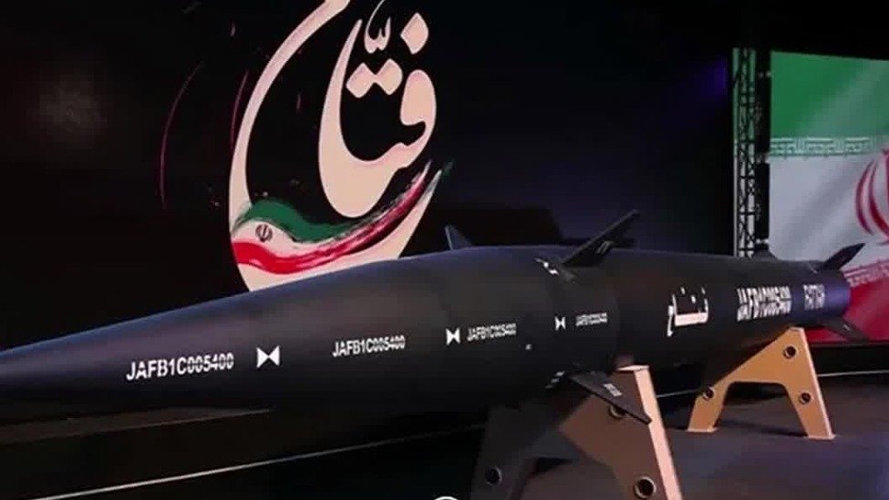 伊朗公开首款自研高超音速导弹“法塔赫”