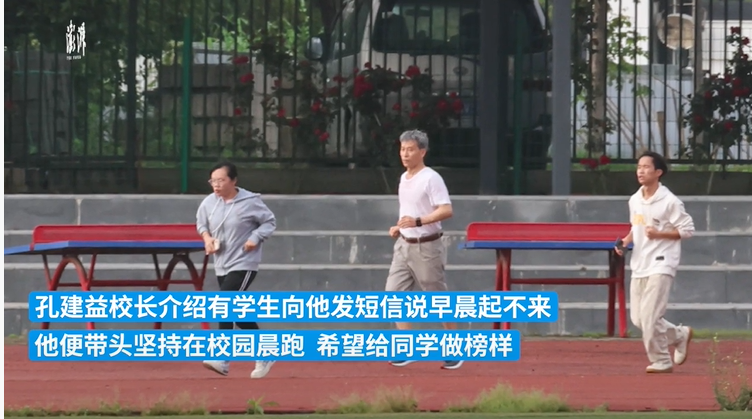 武汉工商学院校长公布电话近两年收两万条短信 全部予以回复