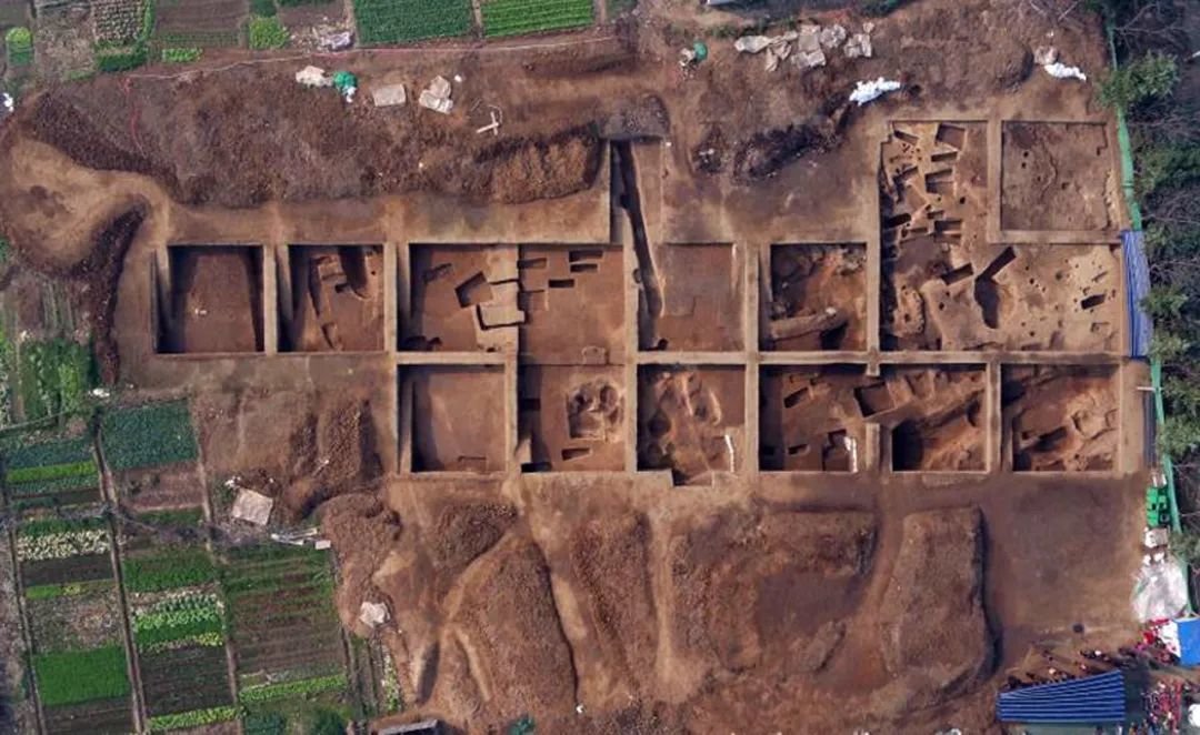 ▲汉世民风之鲁山县望城岗冶铁遗址发掘鸟瞰图