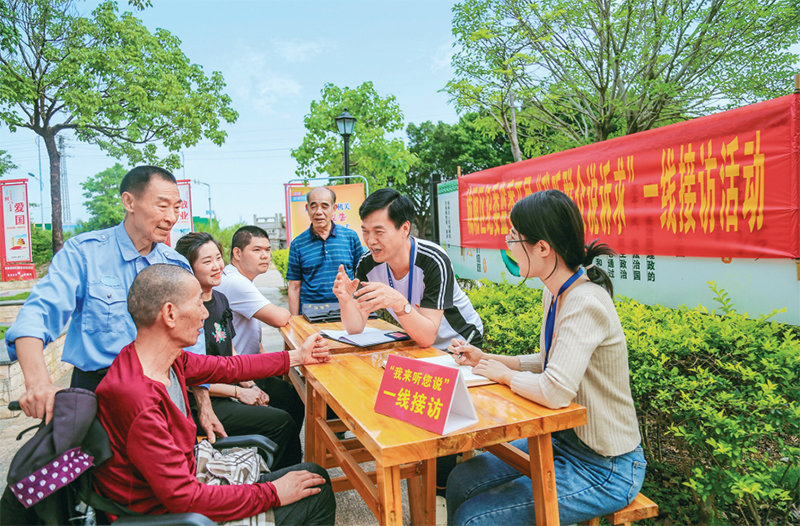 2023年5月24日，福建省莆田市城厢区纪委监委在东海镇大埔村开展“我听群众说诉求”一线接访活动。 求是图片 吴震/摄