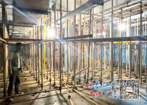 地下车库已架满钢架