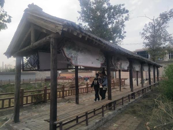 渣园村里的廊亭。