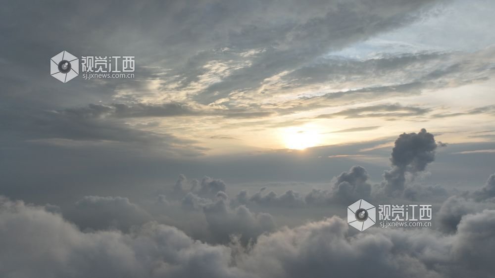 航拍上饶横峰县米头尖壮美云海（图）