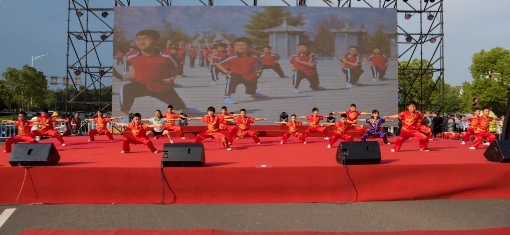 小朋友表演充满精气神。