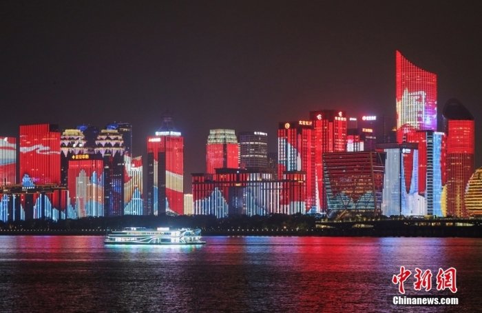 资料图：浙江杭州钱江新城灯光秀。<a target='_blank' href='/'>中新社</a>发 徐梓齐 摄