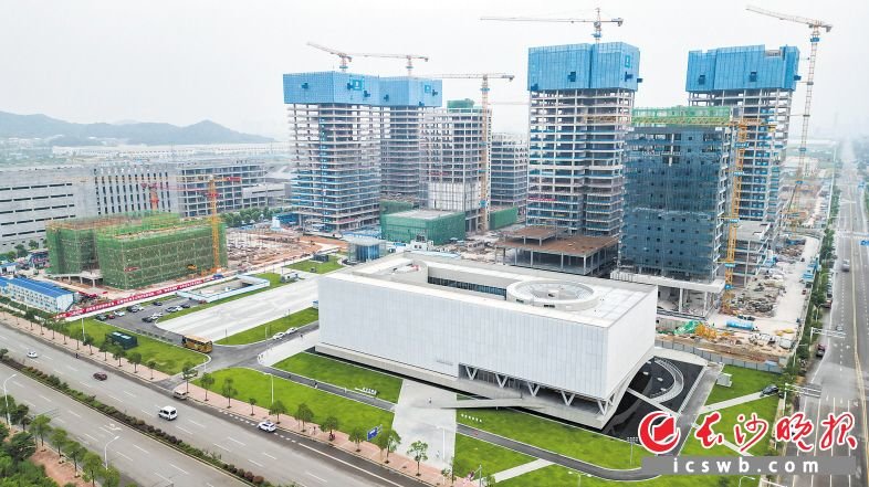 世界计算&middot;长沙智谷项目总投资180亿元，建筑面积273万平方米。长沙晚报全媒体记者 易亿 摄