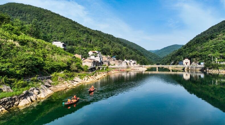 江西瑞昌市：清漂护碧水