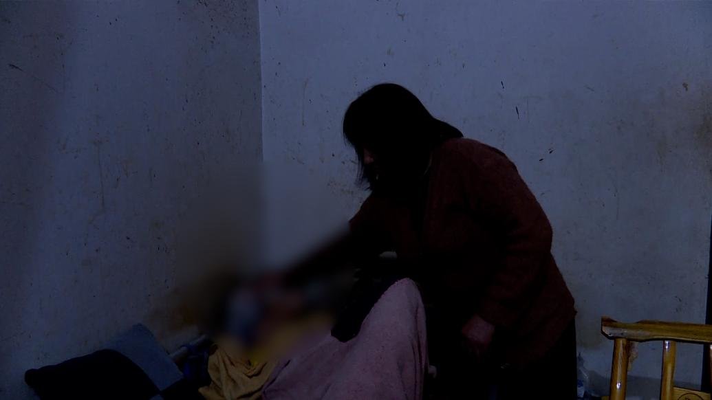 姐姐照顾智力残疾弟弟30年：父母去世，不管怎样都放不下