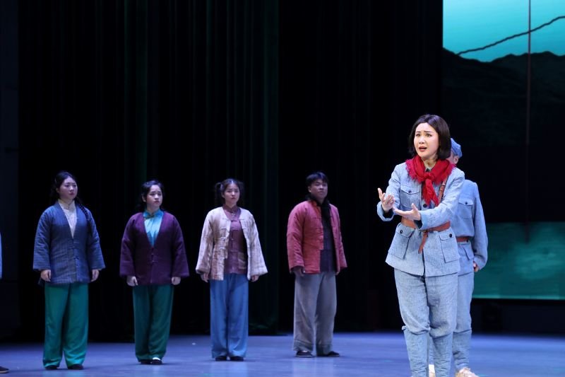 赣剧《血火熔炉》