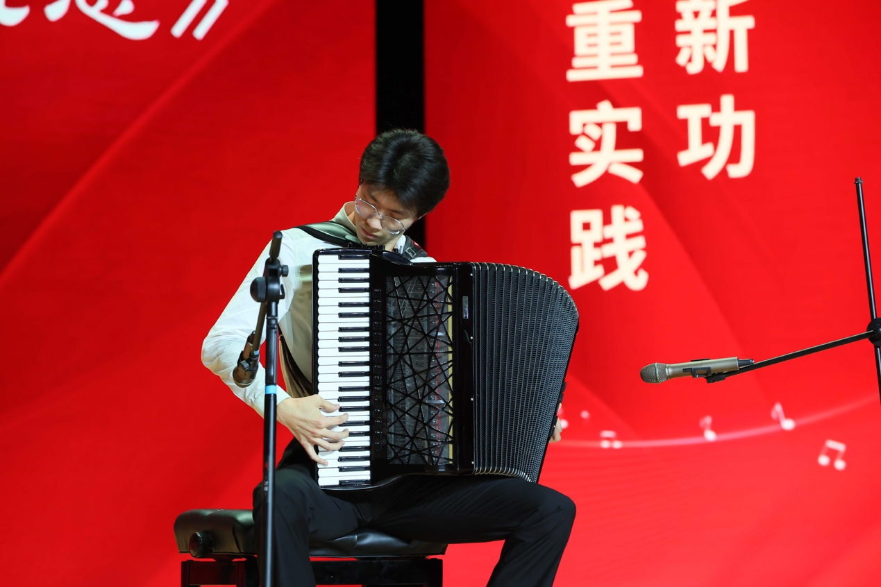 “党旗飘飘 强国有我——中央音乐学院走进西北工业大学主题音乐会”成功举办