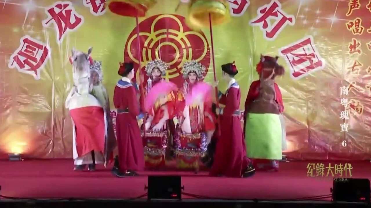 客家先民为纪念、传承中原文化，创造出具有独特表演艺术形式的马灯舞