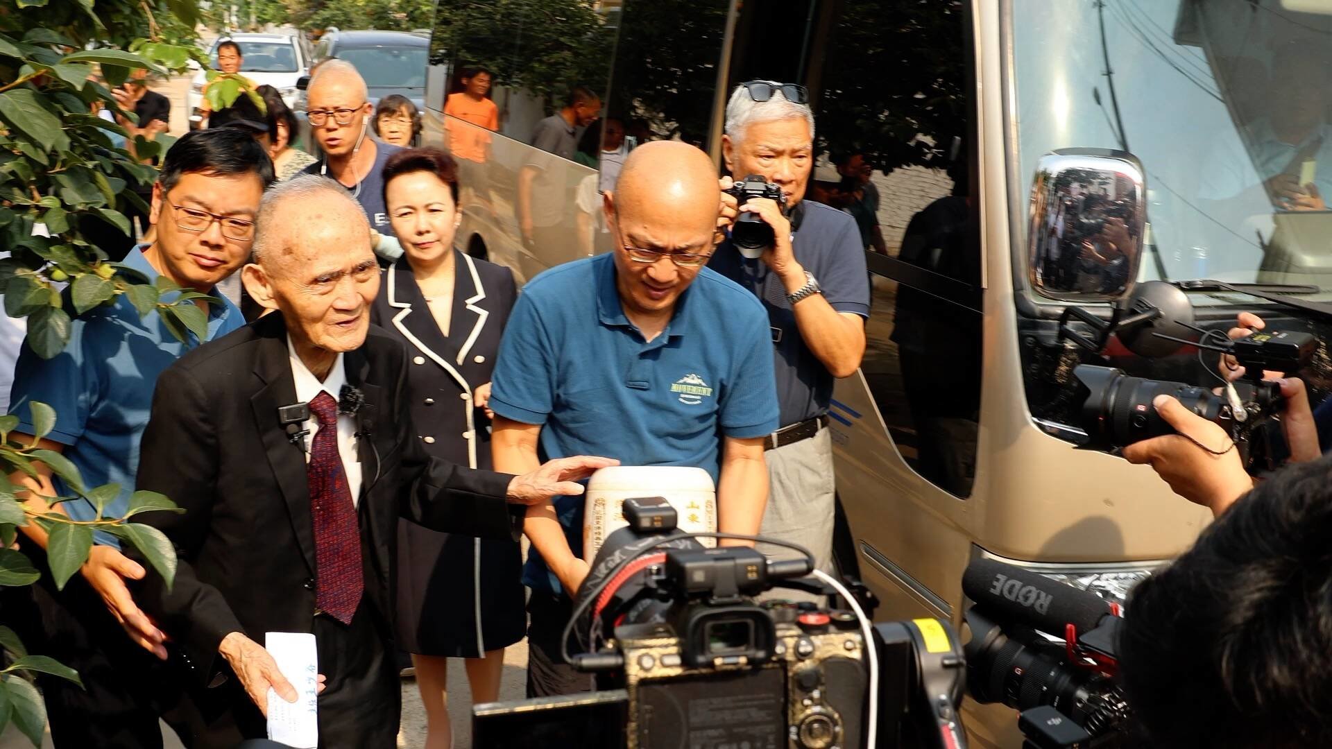 时隔四年！88岁菏泽籍台湾老兵高秉涵送老兵骨灰回菏泽老家