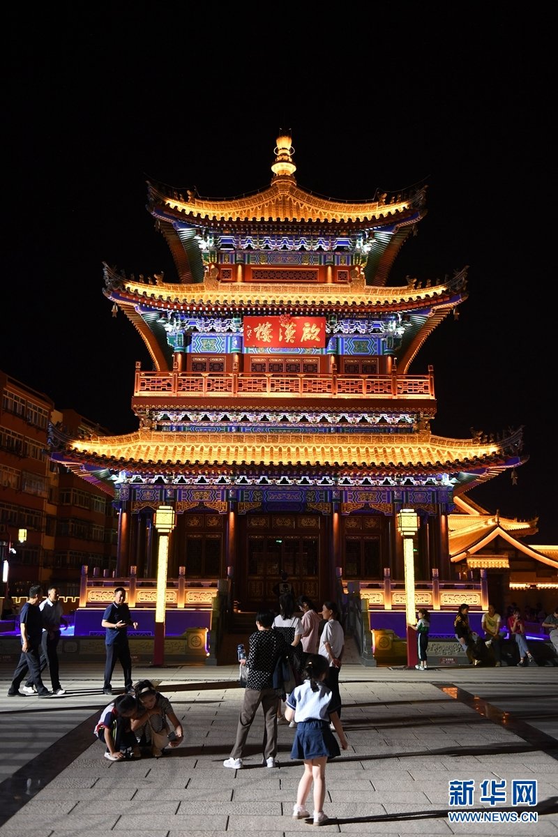 天水夏季旅游人气旺 带火古城“夜经济”