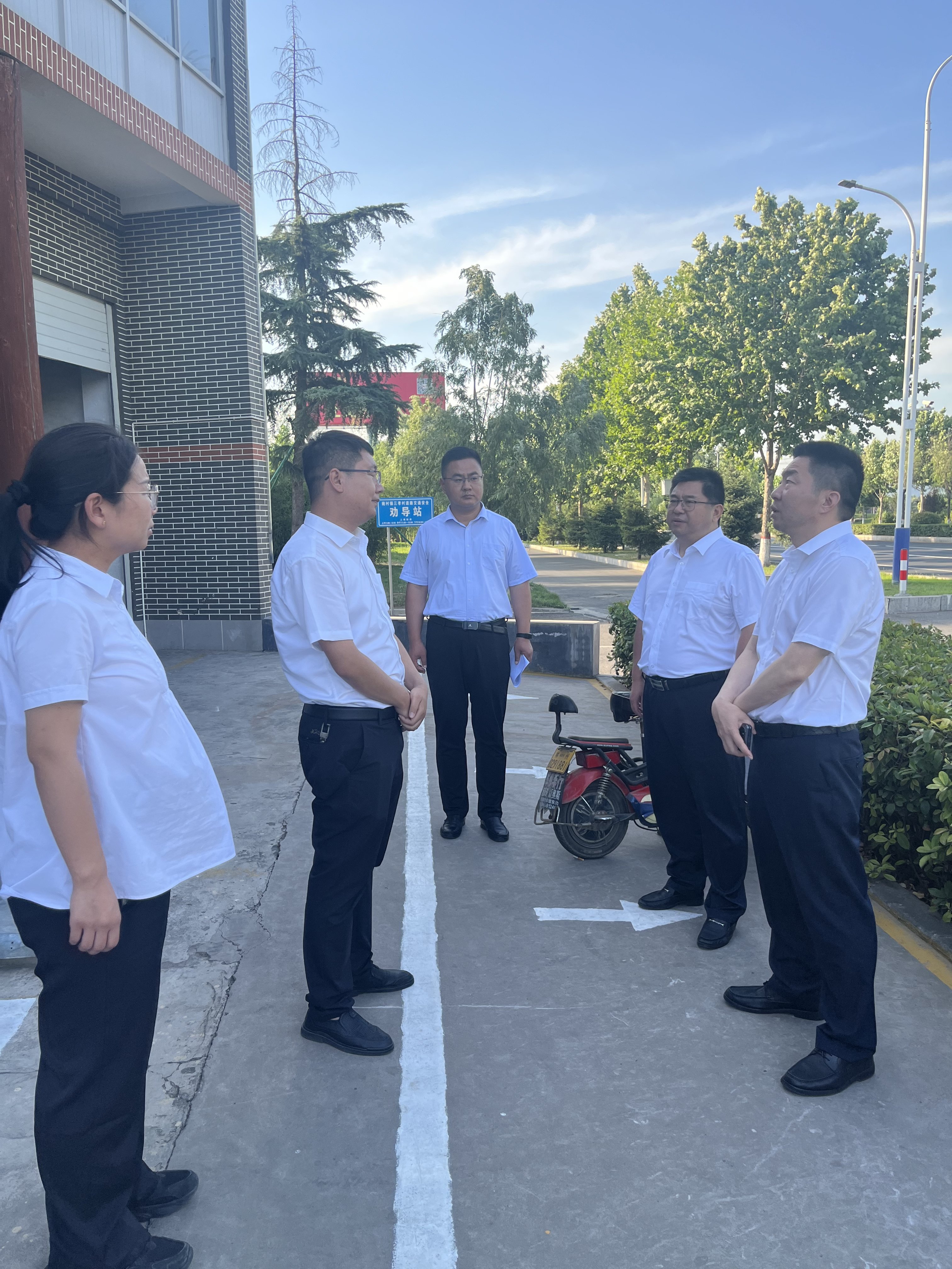 安阳市农信办党组书记盛毅一行“四不两直”深入林州农商银行调研指导工作