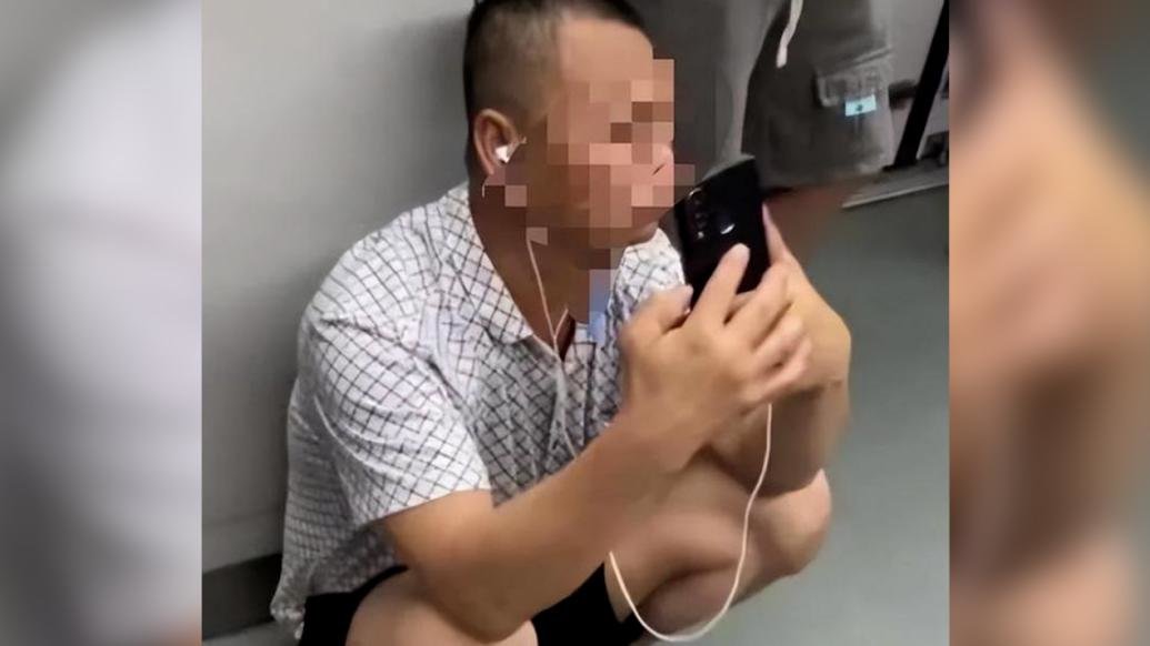 大叔自证未偷拍仍遭曝光，女生道歉_凤凰网视频_凤凰网