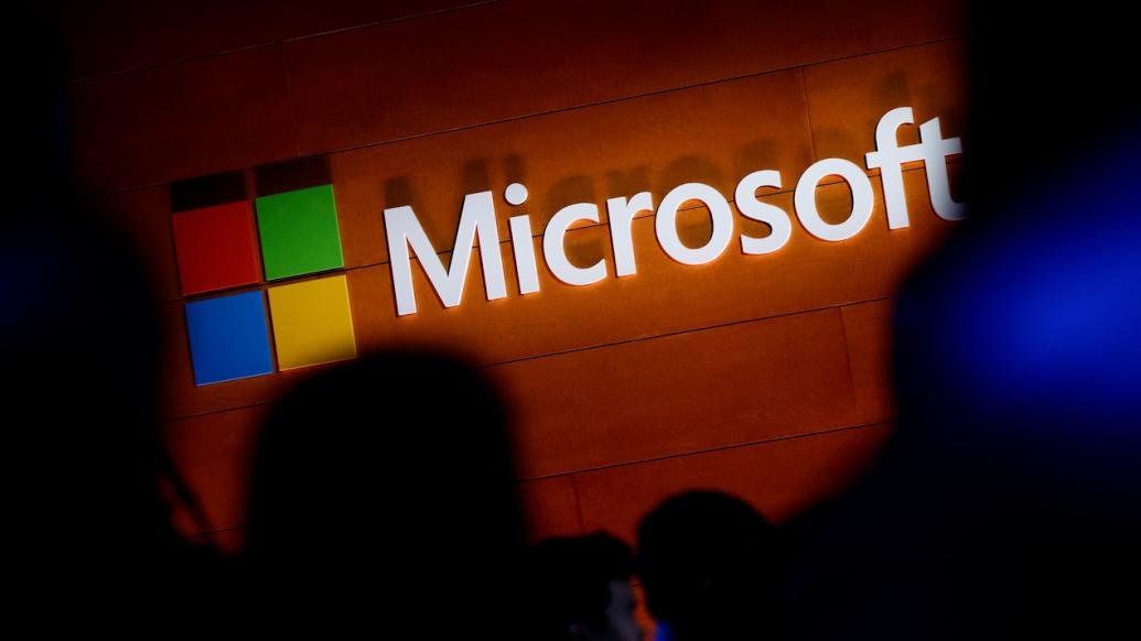 微软股价创新高，预计AI相关年营收将达百亿美元