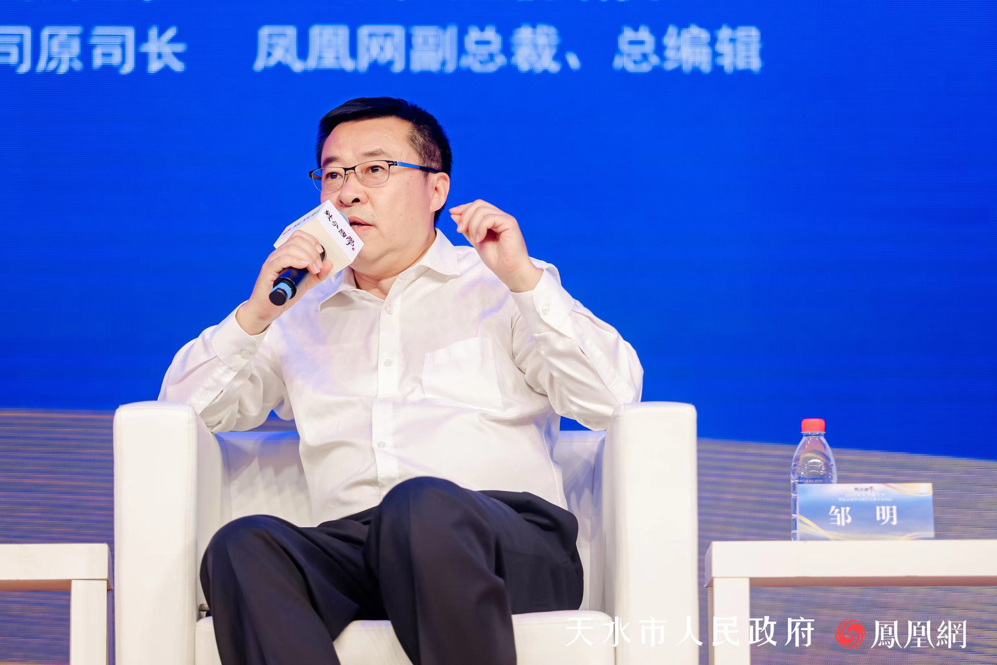凤凰卫视编委、凤凰网副总裁、总编辑邹明。