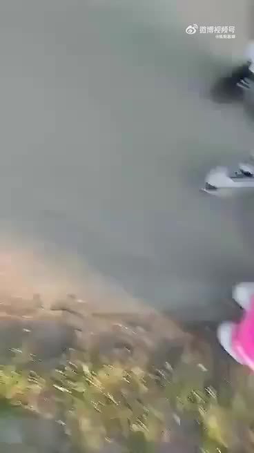 明查｜视频显示乌克兰武装部队暴力征兵？实为有人喝醉了