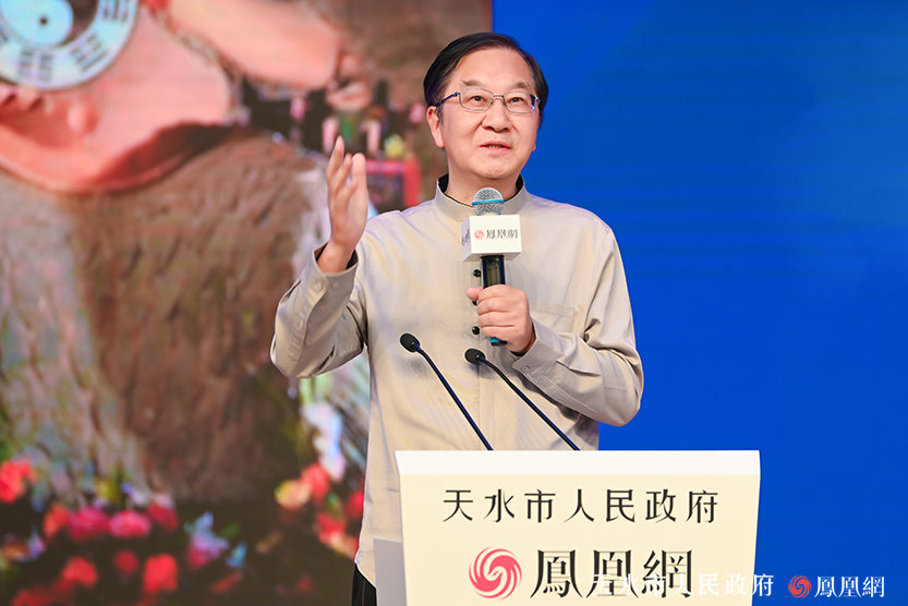 全国政协委员、国际易学联合会名誉会长、北京中医药大学国学院首任院长、山东大学讲席教授张其成。