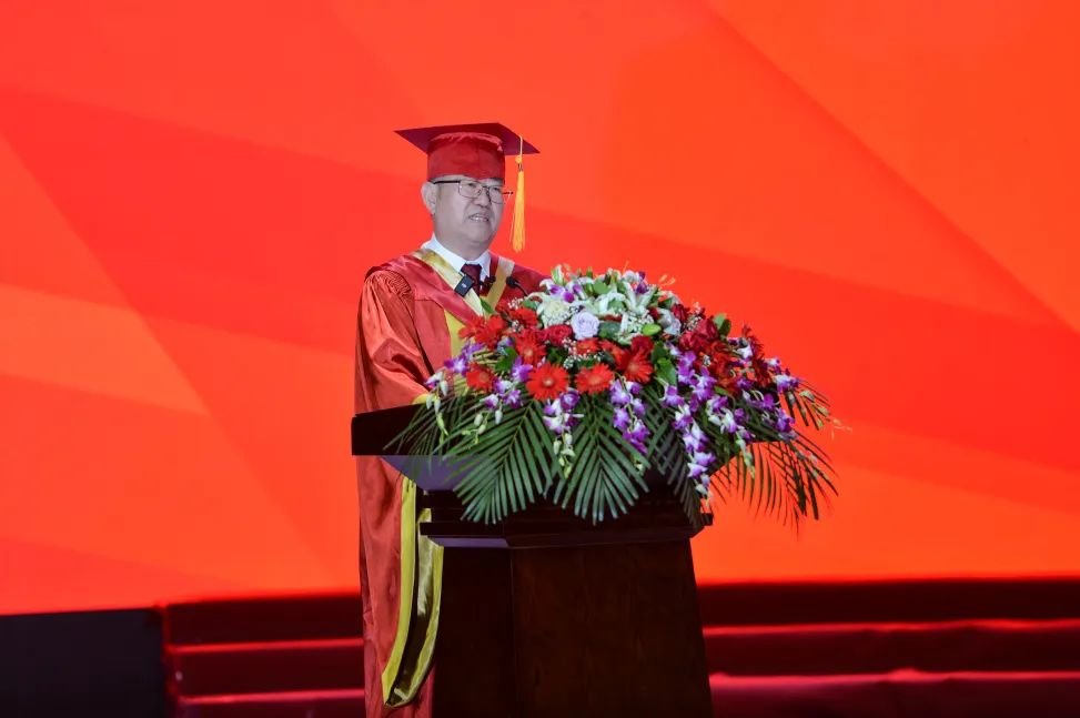 ▲杨万利校长讲话