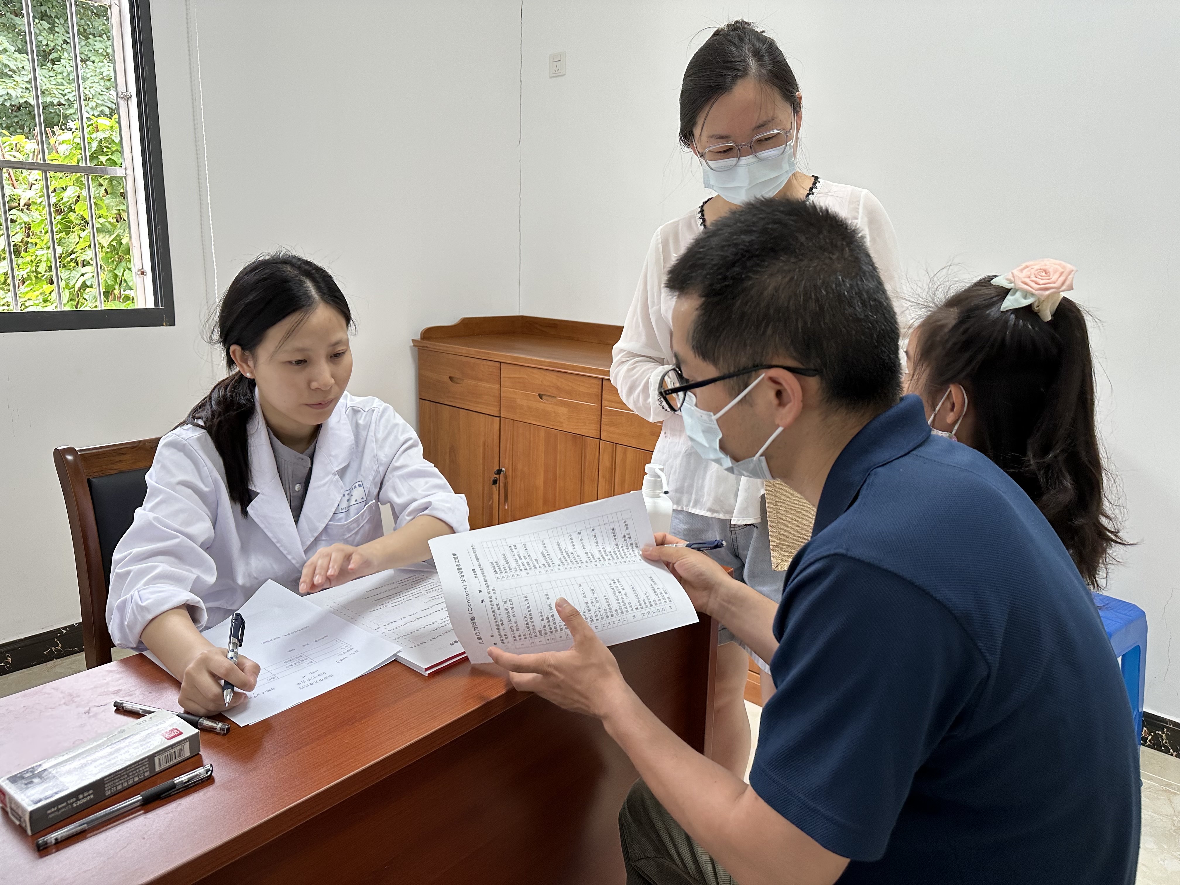 南京市儿童医院举办“健康下基层  医心暖民心”主题党日活动