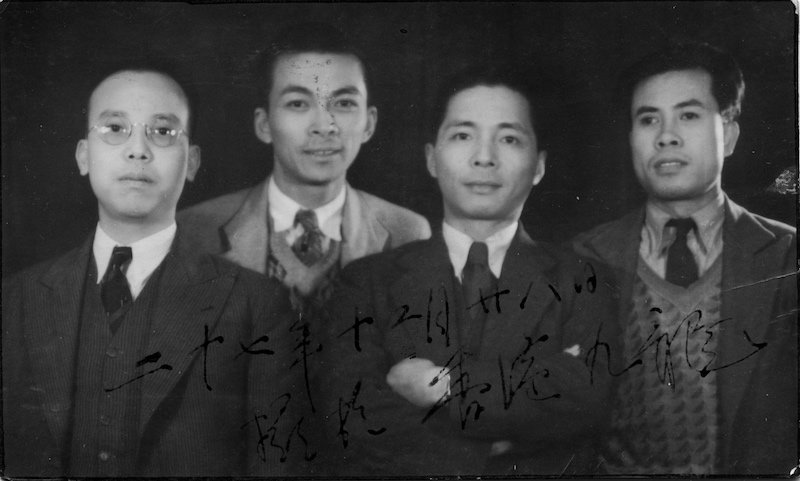 图3  叶灵凤、何铁华、倪贻德、梁锡鸿合影，香港九龙，1938年12月28日