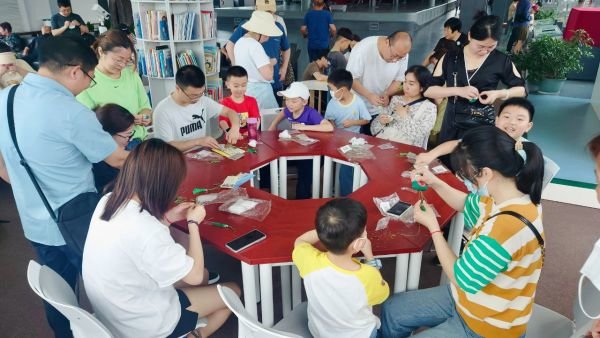 在武汉中山舰博物馆，为亲子家庭举行的寻“粽”活动现场。通讯员供图
