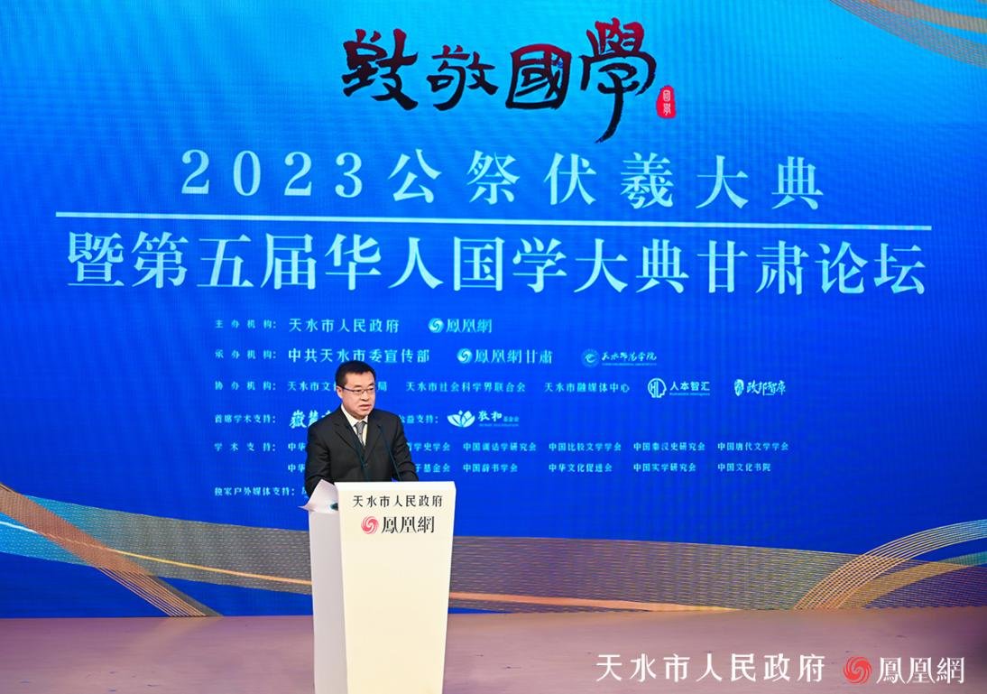 凤凰卫视编委、凤凰网副总裁、总编辑邹明在开幕环节上致辞。
