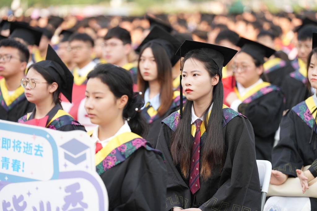毕业典礼现场（摄影：施培松、范涛、校新媒体中心）