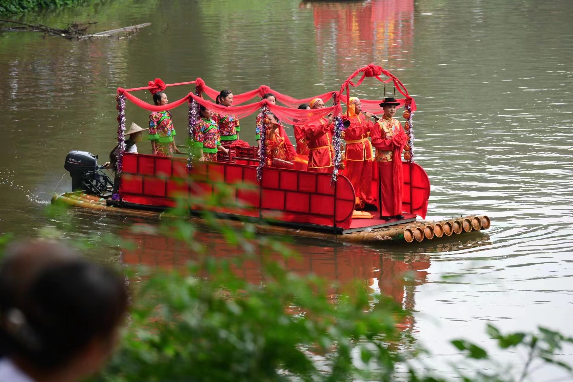 市级非遗塘河婚俗水上展示。苏盛宇 摄